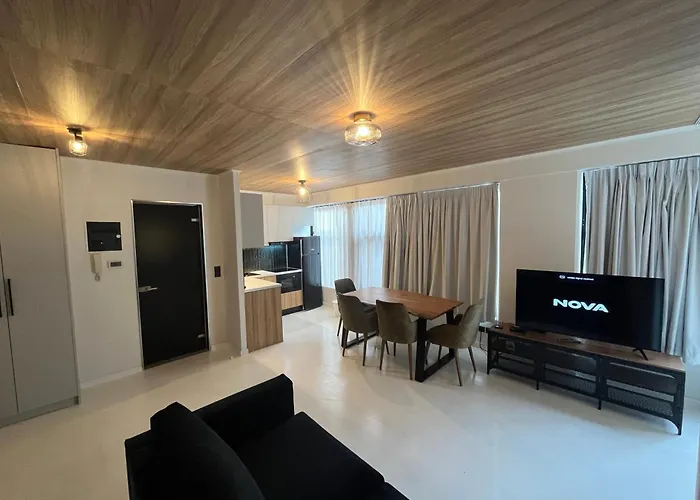 Modern Downtown Apartment + Free Parking